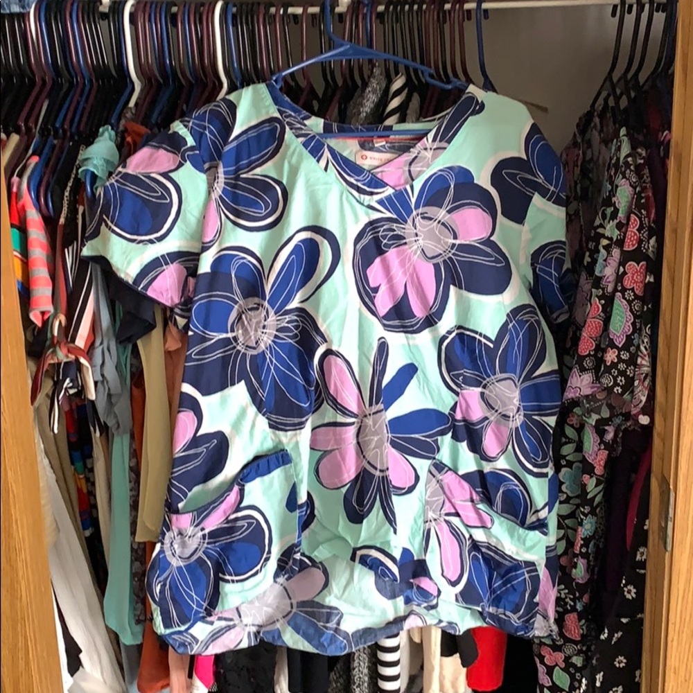Scrub top